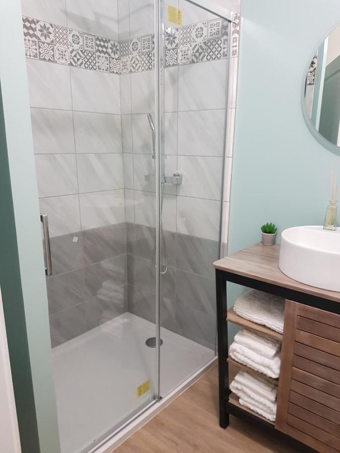 Lucriolla Hotel Oree-d'Anjou Ngoại thất bức ảnh